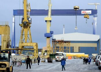 STX Finland varmisti rahoituksen TUI-risteilyalusten rakentamiseen. Kuvassa Turun-telakka tammikuussa.