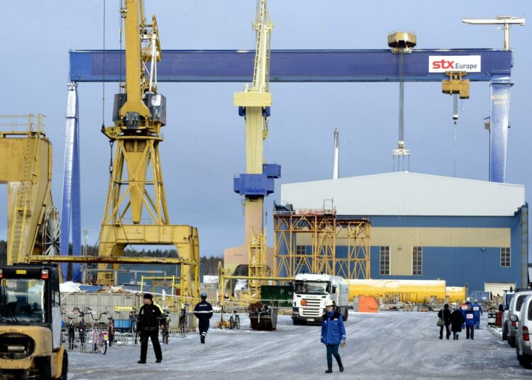 STX Finland varmisti rahoituksen TUI-risteilyalusten rakentamiseen. Kuvassa Turun-telakka tammikuussa.