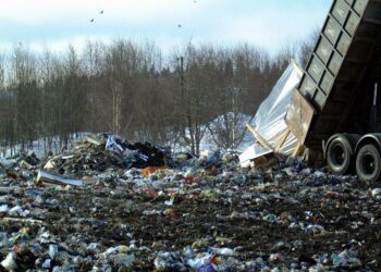 Suljettuja yhdyskuntajätteiden kaatopaikkoja pitää lakien mukaan hoitaa niin kauan, ettei kaatopaikalta pääse ympäristöön haitallisia päästöjä