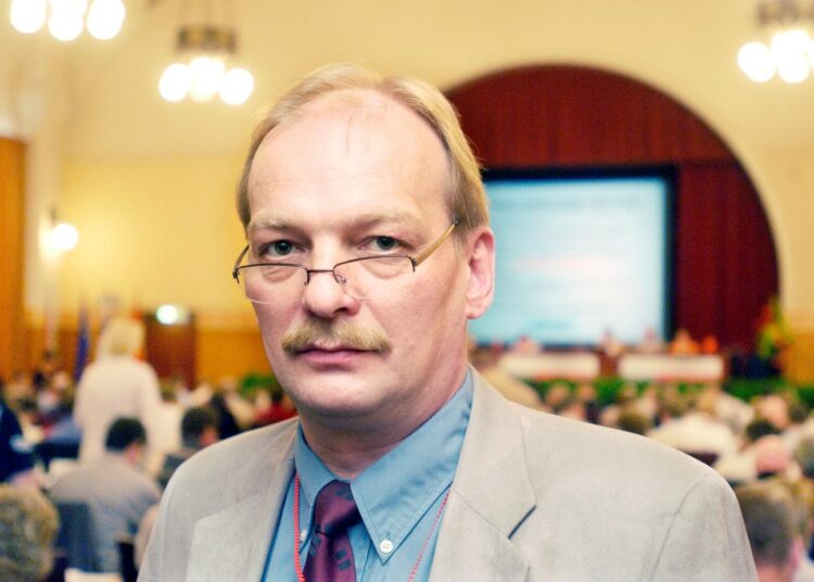 Stora Enson Veitsiluodon tehtaitten pääluottamusmies Jouko Suomalainen on tyrmistynyt Stora Enson henkilöstöpolitiikasta.