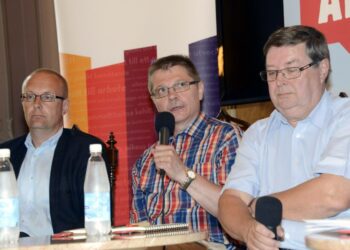 JHL:n puheenjohtaja Jarkko Eloranta (vas.), Kuntatyönantajien työmarkkinajohtaja Markku Jalonen ja EK:n johtaja Lasse Laatunen puhuivat Suomi Areenan tilaisuudessa tulevan työmarkkinakierroksen lähtökohdista.