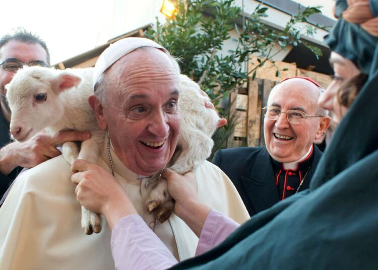 Paavi Fransiscus vierailulla roomalaisessa seurakunnassa loppiaisena.