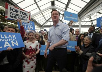 Pääministeri David Cameron konservatiivien vaalitilaisuudessa Twickenhamissa tiistaina.