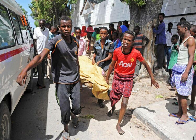 Kolme ihmistä kuoli suositun kahvilan edustalla tehdyssä autopommi-iskussa Somalian pääkaupungissa Mogadishussa viime kuussa.