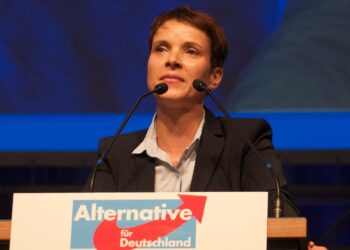 AfD:n johtaja Frauke Petry puolueensa kokouksessa Essenissä viime joulukuussa.