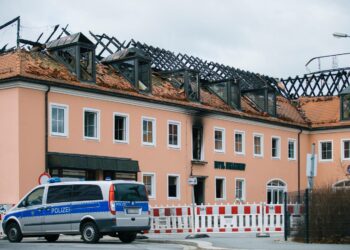 Vastaanottokeskukseksi aiottu entinen hotelli joutui tuhopolton kohteeksi helmikuussa Bautzenissa.