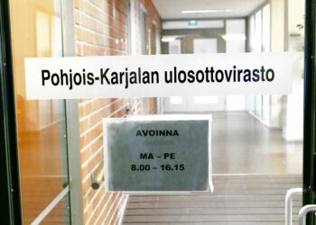 Yli vuoden työttömänä ollut voi saada työllistyttyään puoli vuotta lykkäystä ulosottovelkojen maksuun, jos osaa pyytää sitä.