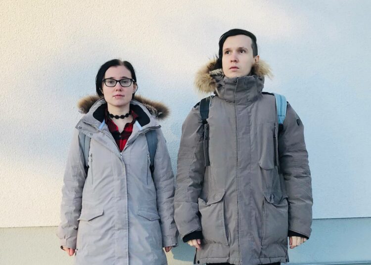 Mordvalaissyntyinen Karolina Kanaeva ja Kubanilta kotoisin oleva Dmitri Dorovskikh hakevat Suomesta turvapaikkaa, osana poliittisten pakolaisten puroa pois Venäjältä.