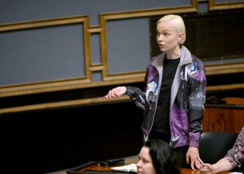 Jos sosiaaliturvan leikkaaminen ja työttömien kyykyttäminen toisi uusia työpaikkoja, miksi työttömyys edelleen kasvaa?, kysyy Minja Koskela.