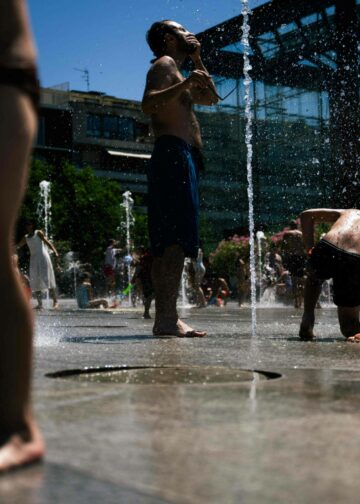 Pariisissa haettiin kesäkuussa vilvoitusta poikkeuksellisen helleaallon takia. On arvioitu, että ilmastokriisi aiheutti tänä kesänä 16¿500 ihmisen kuoleman Euroopassa.