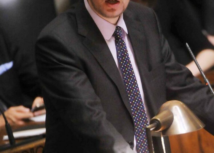 Porin vasemmistolaiset näkisivät mielellään Paavo Arhinmäen presidenttiehdokkaana.