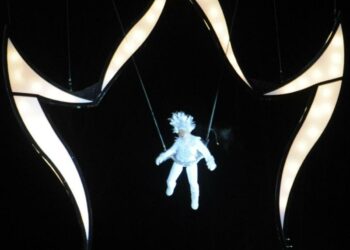 Turun Euroopan kulttuuripääkaupunki 2011 -vuoden avajaiset tammikuussa. Avajaisesitys Tällä puolen, tuolla puolen.