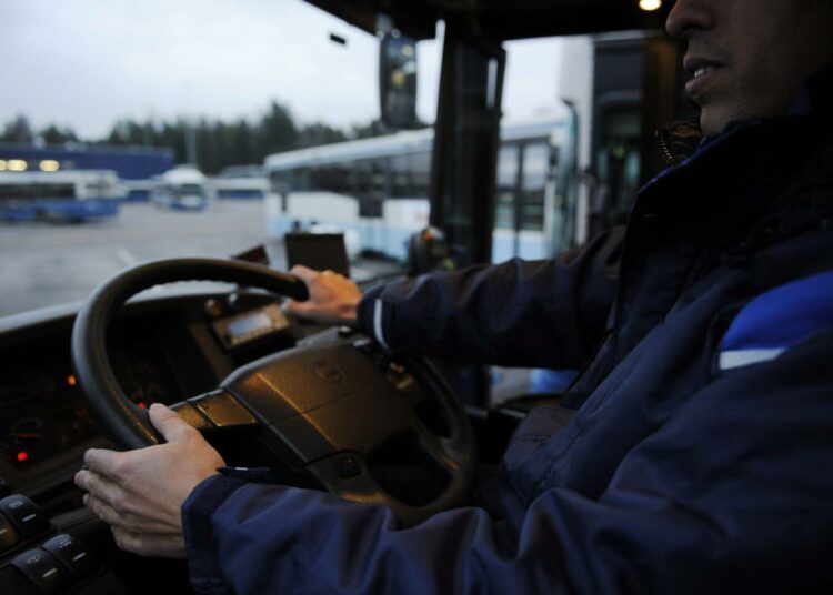 Vasemmistoliiton Sirpa Puhakka pitää tärkeänä, että hallitusohjelmaan otetaan maahanmuuttoon liittyviä asioita.