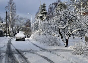 Helsingissä herättiin maanantaina talviseen aamuun.
