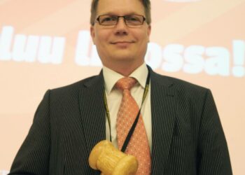 Veli-Matti Kuntonen jatkaa Suomen Elintarviketyöläisten liiton puheenjohtajana.