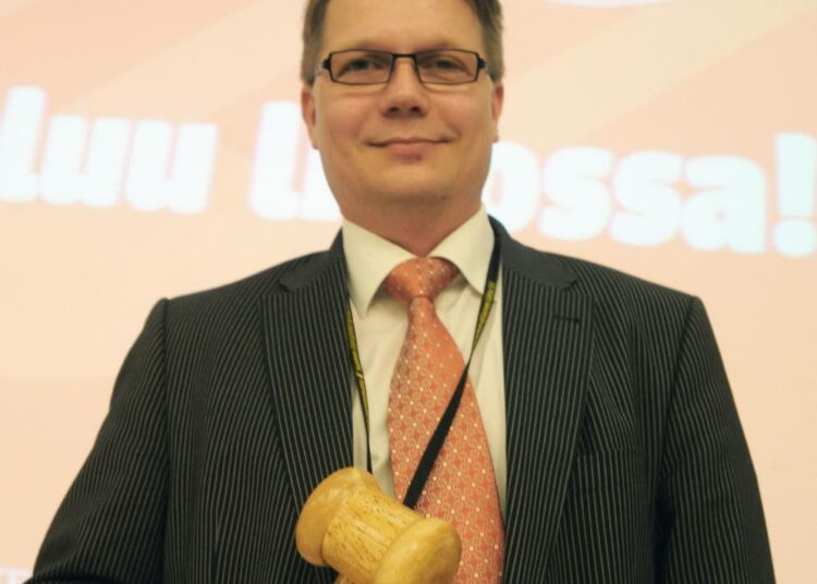 Veli-Matti Kuntonen jatkaa Suomen Elintarviketyöläisten liiton puheenjohtajana.