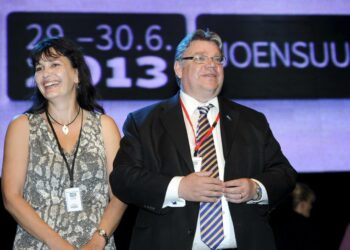 Perussuomalaisten uusi puoluesihteeri Riikka Slunga-Poutsalo ja puheenjohtaja Timo Soini.