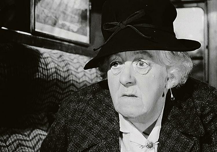 Dekkariklassikossa Agatha Christien luoma neiti Marple (Margaret Rutherford) näkee murhan ohi kulkevassa junassa ja aloittaa omat tutkimuksensa.