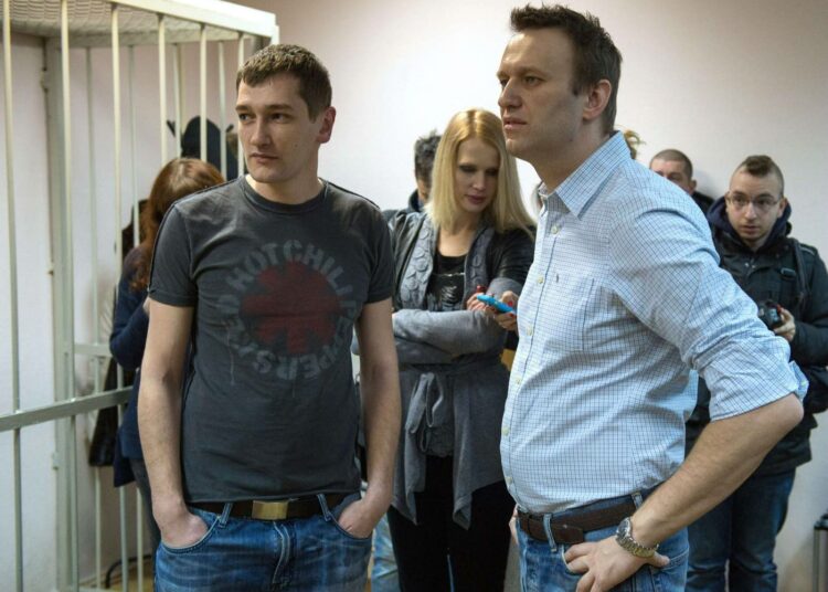 Oleg ja Aleksei Navalnyi oikeudessa Moskovassa viime viikon tiistaina.