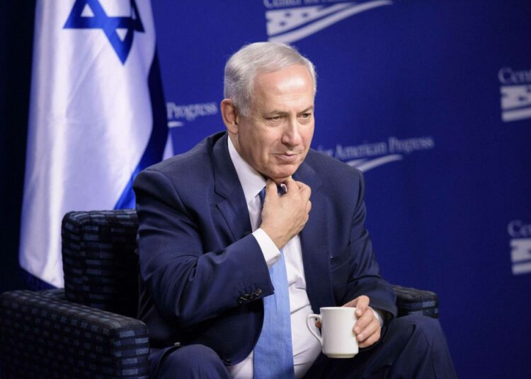 Israelin pääministeri Benjamin Netanjahu selvitteli tiistaina kurkkuaan Washingtonissa.