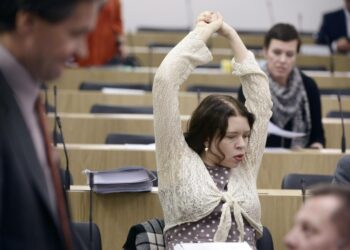 Posti aikoi käyttää vuokratyövoimaa lakon murtamiseen, mutta perääntyi aikeestaan. Vasemmistoliiton eduskuntaryhmä esittää Kari Uotilan (vas.) johdolla tämän mahdollisuuden kieltämistä lailla.