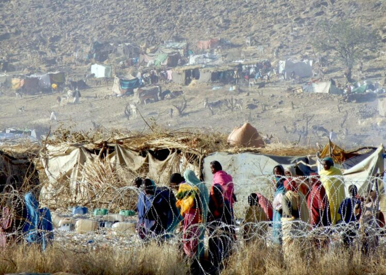 Maan sisäisiä pakolaisia Sortonissa, Sudanin Pohjois-Darfurin osavaltiossa.