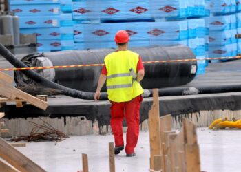 Vakavien työtapaturmien osuuden vähenemiseen vaikuttaa tehdyn työturvallisuustyön lisäksi myös muun muassa toimialarakenteen muutos.