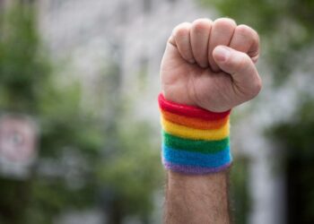 Pride-tapahtumia järjestetään eri puolilla maailmaa. Helsinki Pride alkaa tänään maanantaina ja huipentuu lauantaina 1.7. kulkueeseen. Tampere Pridea juhlitaan heinäkuun puolivälissä.