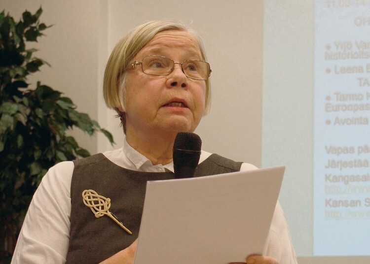 Leena Eräsaari: Naisten kannalta vain rauha on järkevä optio. Sen aikana on mahdollisuus kehittää sivistystä, koulutusta ja sosiaalipolitiikkaa.