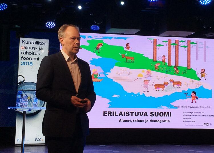 Asiantuntija Timo Aro huomauttaa, että väestöstä jo 85 prosenttia asuu Kokkola-Joensuu -linjan alapuolella.