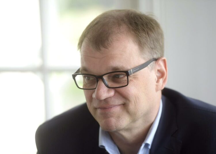 Pääministeri Juha Sipilä on siirtämässä vaaleja.