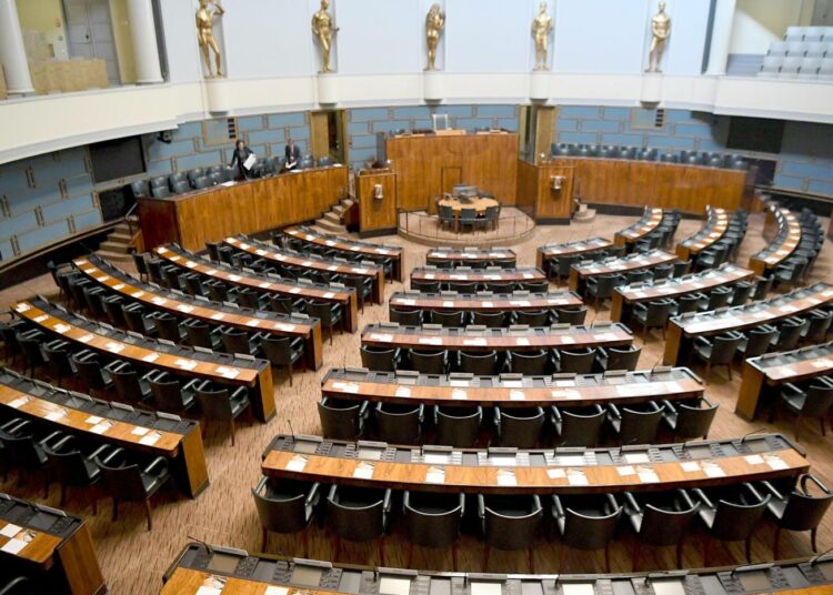 Istuntosali keskiviikkona 24.4. ennen uuden eduskunnan ensimmäistä täysistuntoa.