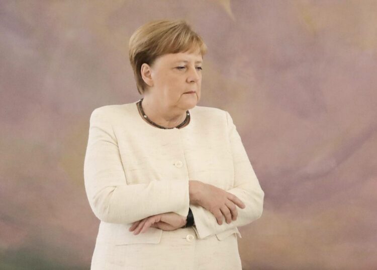 Liittokansleri Angela Merkelin vapinakohtaukset ovat herättäneet huolta hänen terveydentilastaan.