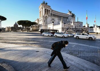 Rooman keskustassa oli hiljaista tiistaina aamupäivällä.