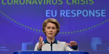 EU-komissio esittää 750 miljardin euron elpymisrahastoa. Euroopan komission puheenjohtaja Ursula von der Leyen arkistokuvassa.