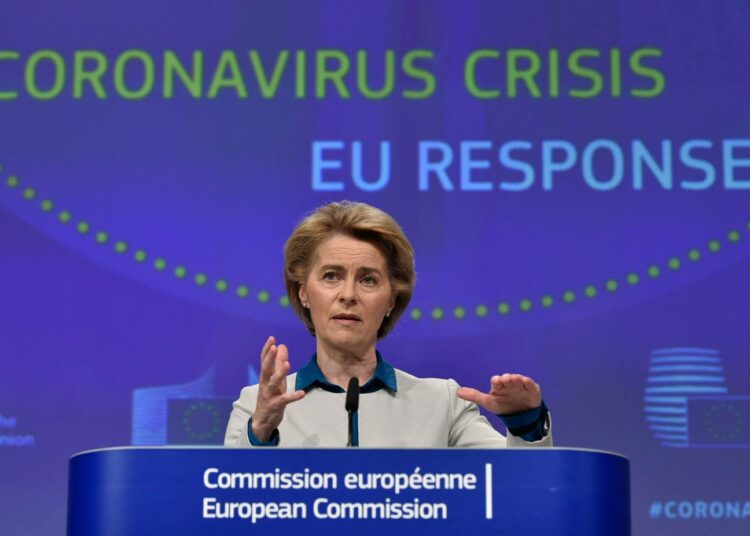 EU-komissio esittää 750 miljardin euron elpymisrahastoa. Euroopan komission puheenjohtaja Ursula von der Leyen arkistokuvassa.