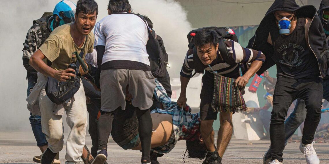 Myanmarin poliisi ja armeija ovat viime viikkoina surmanneet lukuisia kaappausta vastustavia mielenosoittajia, miehiä, naisia ja lapsia.