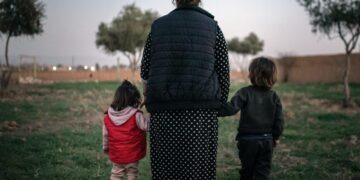 Toimittaja Wilson Fache ja valokuvaaja Chloe Sharrock tapasivat Syyriassa Jihanin ja hänen kaksi lastaan. Jihan kidnapattiin elokuussa 2014 kotikylästään ja myytiin seksiorjaksi.