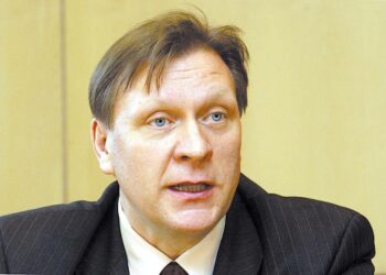 Suomi ei voi olla yltiövihreä maa, sanoi vasemmistoliiton varapuheenjohtaja Matti Huutola.