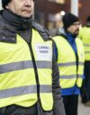 Lakkovahteja Sinebrychoffin Keravan panimon portilla marraskuun puolivälissä.