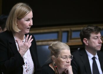 Perussuomalaisen ministerin vahtivuorolla suomalaisten ihmisten palveluita on karsittu ja rahoitusta leikattu, Minja Koskela sanoo Kaisa Juusosta.