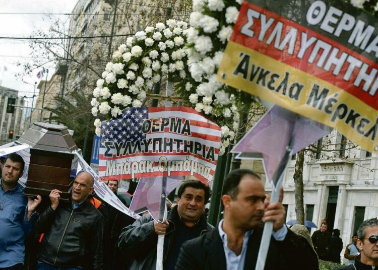 Talouskriisiä elävässä Kreikassa on talven aikana ollut lukuisia hallituksen, Yhdysvaltain ja EU:n vastaisia mielenosoituksia.