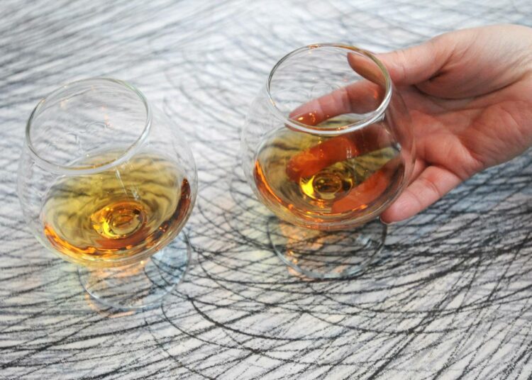 WHO:n ja Euroopan komission tuoreen julkaisun mukaan eurooppalaiset kuluttavat enemmän alkoholia kuin muiden maanosien asukkaat.