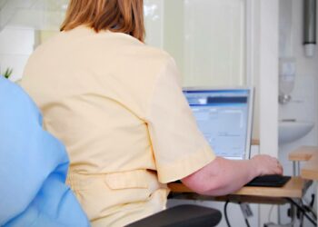 Jatkossa lääkärikäynnin sijaan asiakas voidaan ohjata hoitoon sairaanhoitajalle, fysioterapeutille, sosiaaliohjaajalle, depressiohoitajalle, päihdehoitajalle tai psykologille.