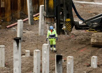 Tilastokeskuksen mukaan miesten työllisyysaste oli 67,2 prosenttia ja naisten 66,7 prosenttia.