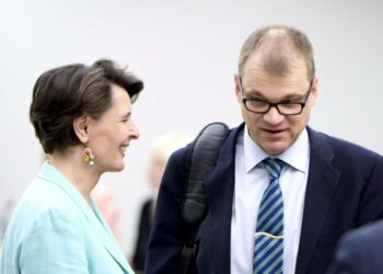 Anne Bernerin ja Juha Sipilän ote hallitustyöskentelyyn heijastuu keskustan kannatukseen.