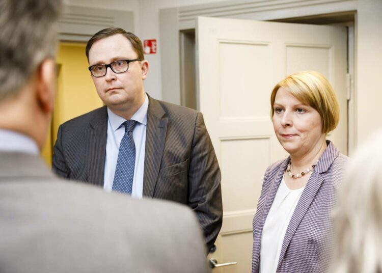 Paltan varatoimitusjohtaja Tuomas Aarto ja Ammattiliirro Pron palvelusektorin johtaja Else-Mai Kirvesniemi hyväksyivät sovintoesityksen.