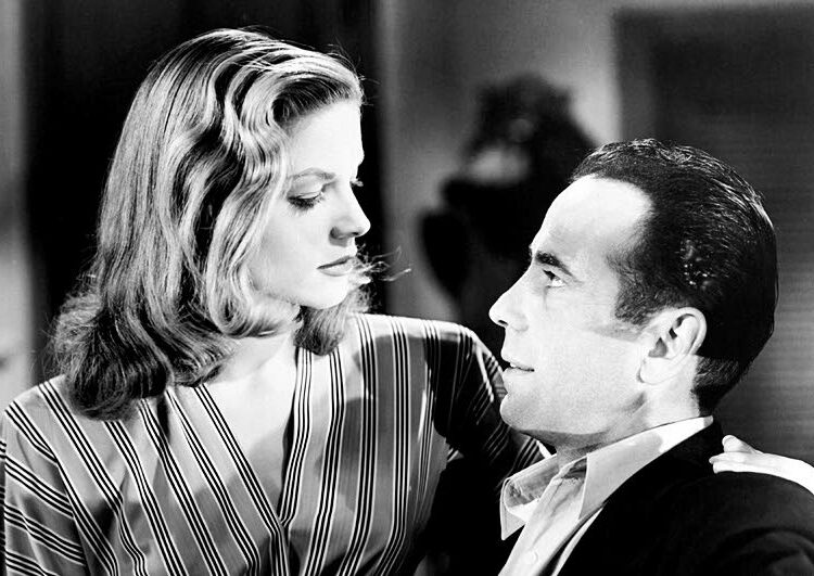 Tähtikaksikon Humphrey Bogart ja Lauren Bacall yhteistyön suhteen Kirjava satama on ylivertainen verrattuna Casablancan tähtipariin.