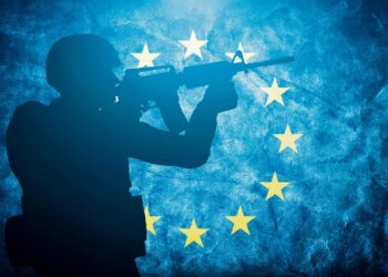 EU:n jäsenvaltioiden johtajien huippukokous hyväksyi kesäkuussa komission ehdotukset unionin yhteisen - sotilaallisen - puolustuksen edistämisestä.