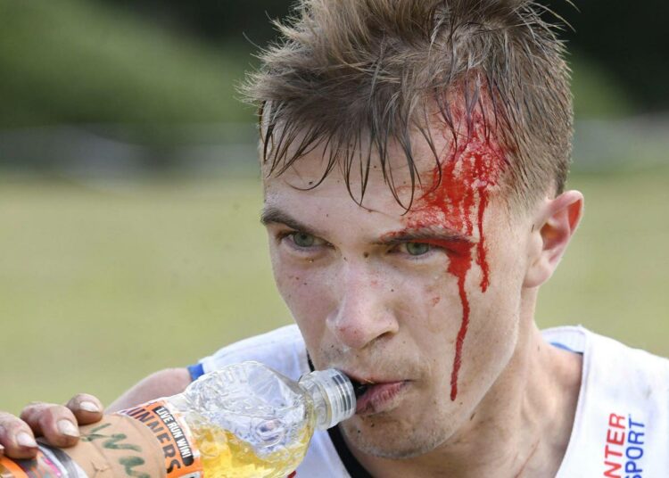 Oksat raapivat Miika Kirmulan ihon verille kesken suunnistuksen maailmancupin, mutta hän sijoittui sunnuntaina Vihdissä järjestyssä 13,4 kilometrin takaa-ajokisassa neljänneksi.